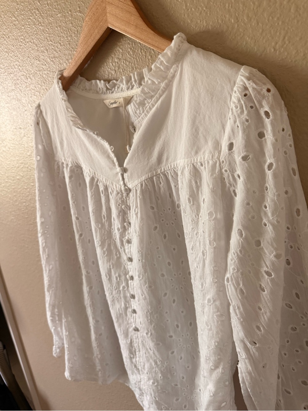 Simple White Eyelet Ruffled Peasant Blouse - Picture 4 of 8